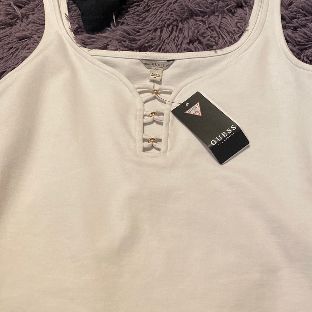 White tank top guess shirt